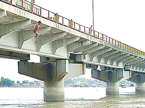 notice against 12 industrial units for polluting river ganga
